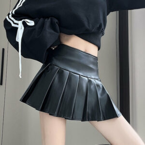 Hot girl leather pleated skirt